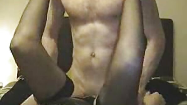 Het harige kutje van Jade Kush wordt geboord met de oma kont neuken grote lul van Charles Dera