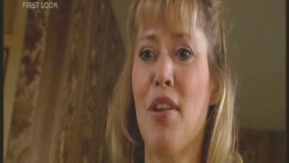 Ochtend voor oudeomaneuken een bescheiden vrouw is gemarkeerd door de eerste anale