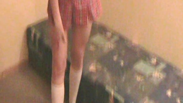 Regisseur Jonni Darkko boort de kont van model Gia oma s neuken Derza voor de camera