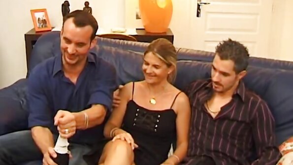 Elsa Jean kan een behoorlijk flexibele neukslet opa neukt oma zijn