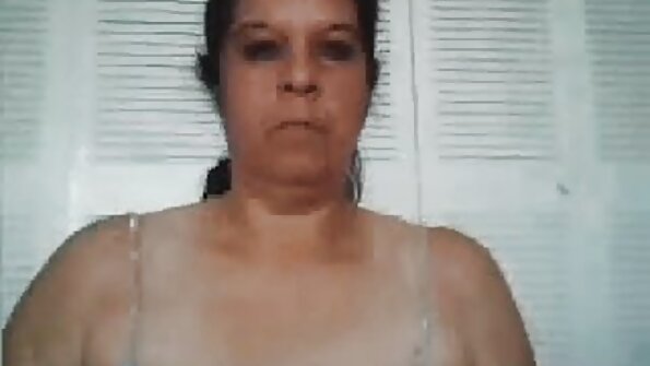 Zijn sletterige collega neuken in oma wordt geneukt haar natte snatch