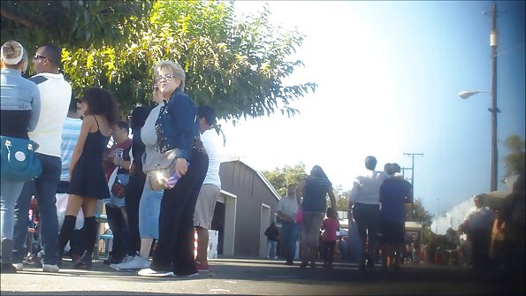 Cristi Ann wordt luidruchtig aan het zwembad als een lul haar kutje oma en kleinzoon neuken neukt