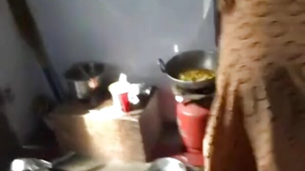 Latina krijgt een lul in haar kutje vette oma neuken geschoven in een trio